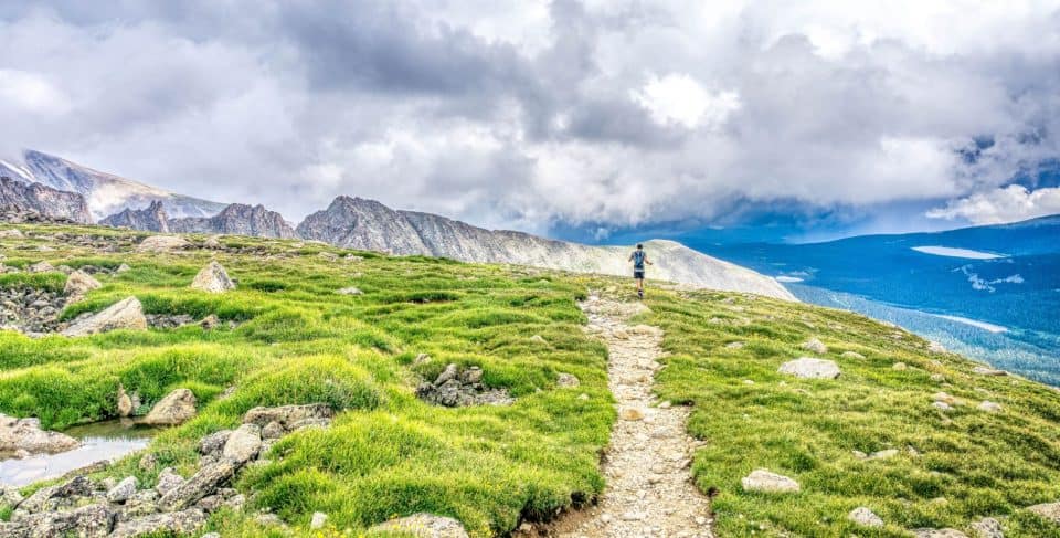 conscious travel activities, trail running in the mountains